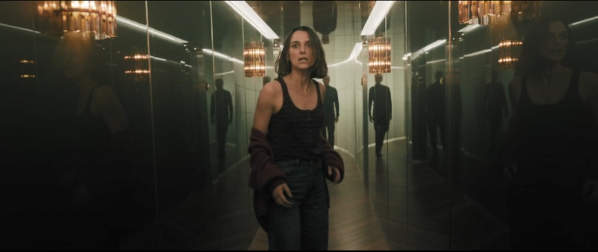 Кадр из фильма «Девушка из каюты №10». Режиссер Саймон Стоун.