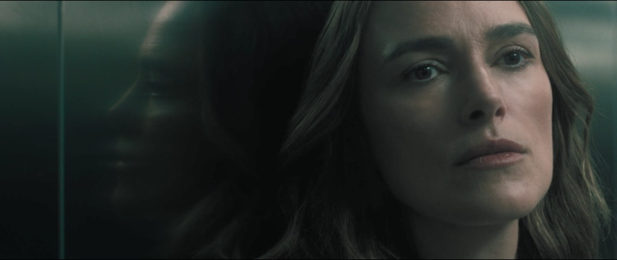 «Девушка из каюты №10» — это психологический триллер 2025 года режиссера Саймона Стоуна по роману Рут Уэйр 2016 года. В фильме снялись Кира Найтли, Гай Пирс и другие актеры.