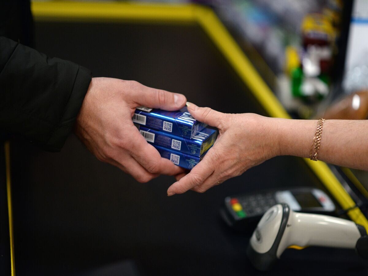    Продажа сигарет © РИА Новости / Константин Чалабов