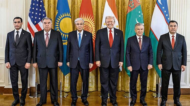     Участники Форума С5 + 1 в Вашингтоне (слева направо): президент Туркменистана Сердар Бердымухамедов, президент Таджикистана Эмомали Рахмон, президент Казахстана Касым-Жомарт Токаев, президент США Дональд Трамп, президент Узбекистана Шавкат Мирзиёев, президент Киргизии Садыр Жапаров