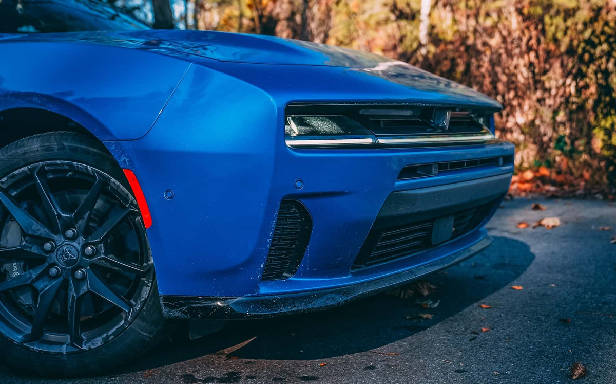 Детали дизайна передней части Dodge Charger Sixpack 2026