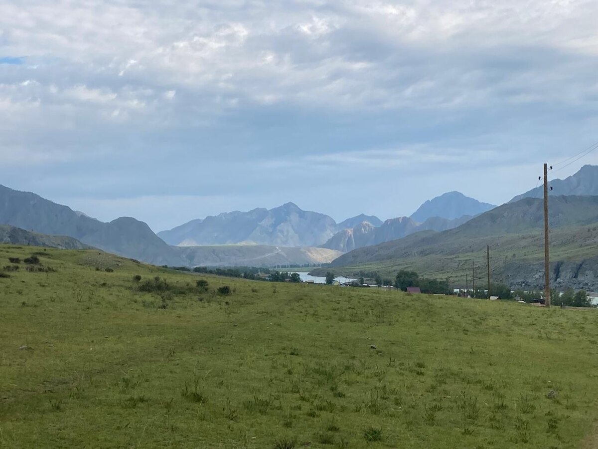 Вид на с. Инегень, Катунь и горы