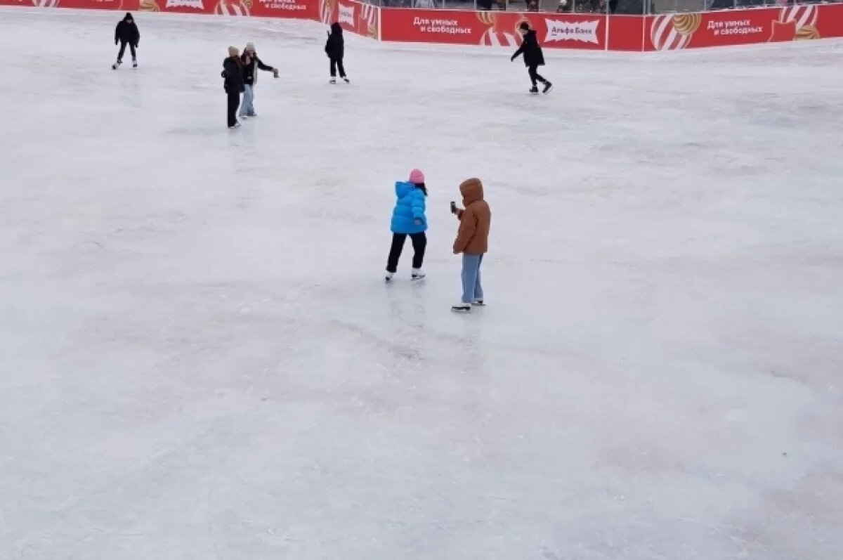    В Новосибирске готовят ледовые площадки для зимних развлечений