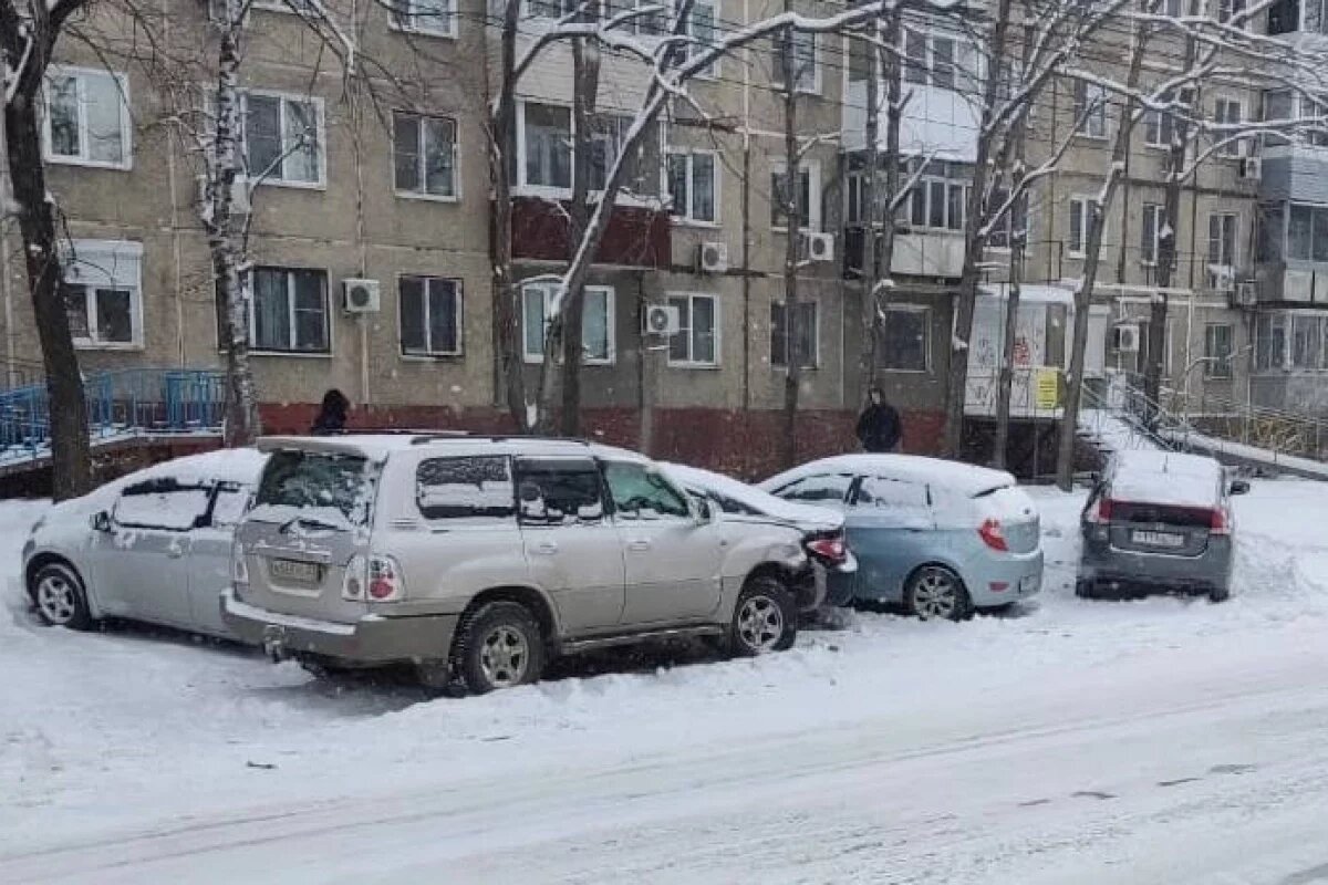    Внедорожник устроил ДТП с четырьмя машинами в Хабаровске