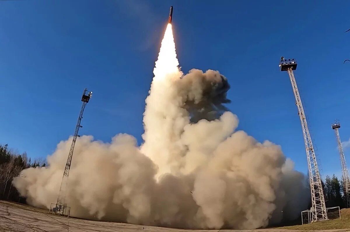    Пуск межконтинентальной баллистической ракеты «Ярс».