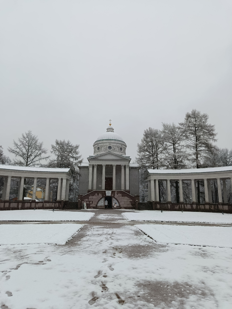 Коллонада (храм-усыпальница)