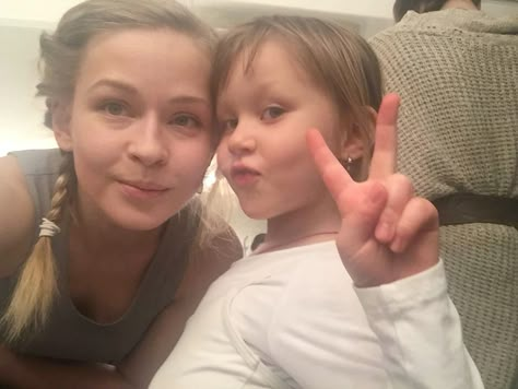 Анна Пересильд — российская актриса, дочь актрисы Юлии Пересильд и режиссёра Алексея Учителя. Родилась в Москве в мае 2009 года.