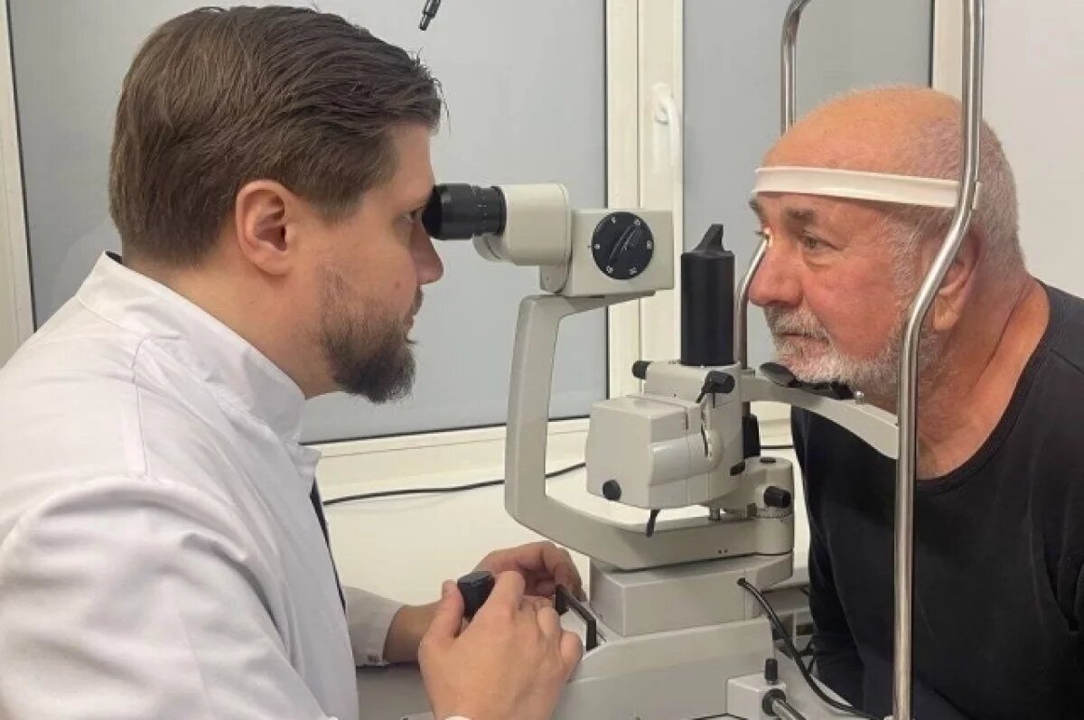    Омич потерял зрение на один глаз после утреннего пробуждения