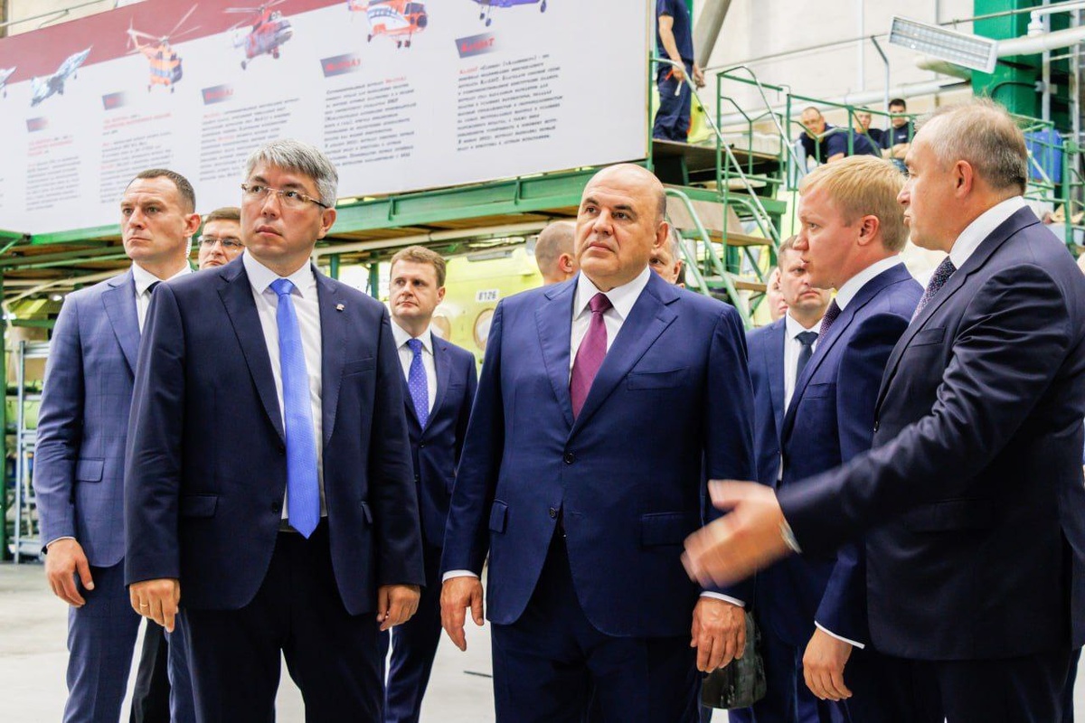 
Руководитель кабмина России Михаил Мишустин доволен работой Улан-Удэнского авиазавода / Фото: пресс-служба У-УАЗ