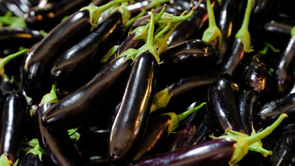 Баклажаны: Чем они полезны и почему стоит добавить их в рацион