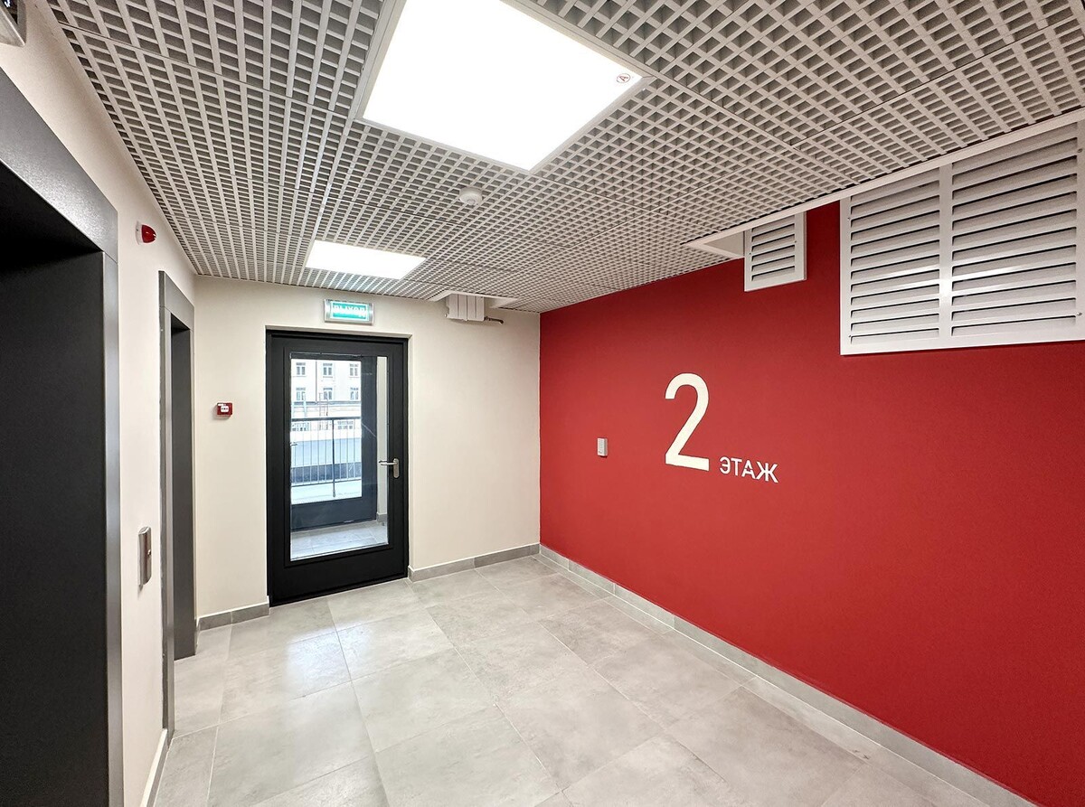     Подъезд нового дома. Источник: mos ru Автор фото: Пресс-служба Мэра и Правительства Москвы