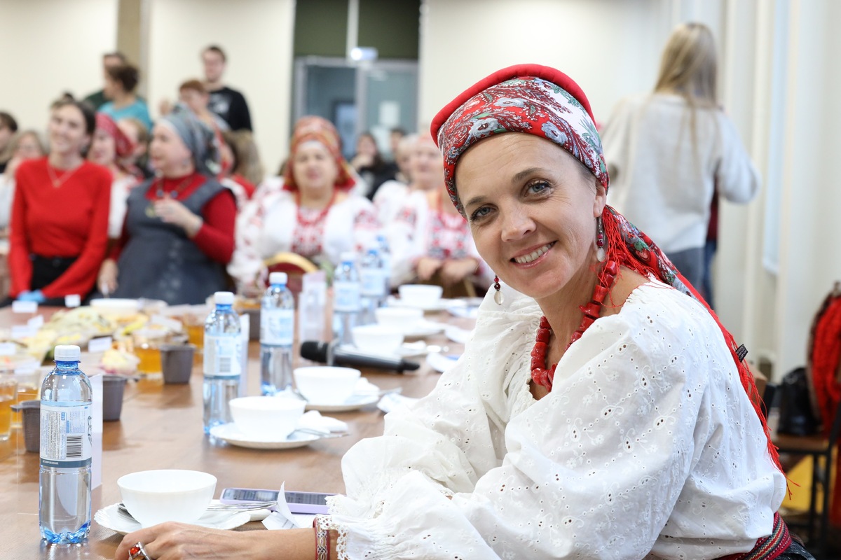 Виктория Викторовна Трубицына, кандидат филологических наук, доцент кафедры русского языка и литературы КГПИ КемГУ, руководитель фольклорного коллектива «Русская сказка»