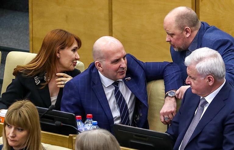 «Пенсии на бумаге, смерть — по факту»: похоже, элита хочет "кинуть" пенсионеров