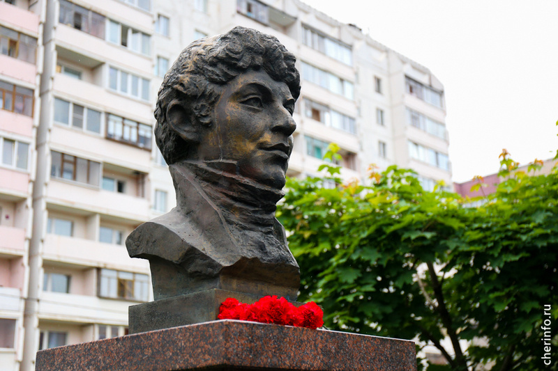    Постановка называется "Ба! Батюшков!". Она посвящена жизни и творчеству выдающегося русского поэта Константина Батюшкова