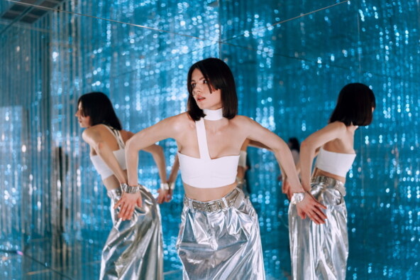 Комната с гирляндами