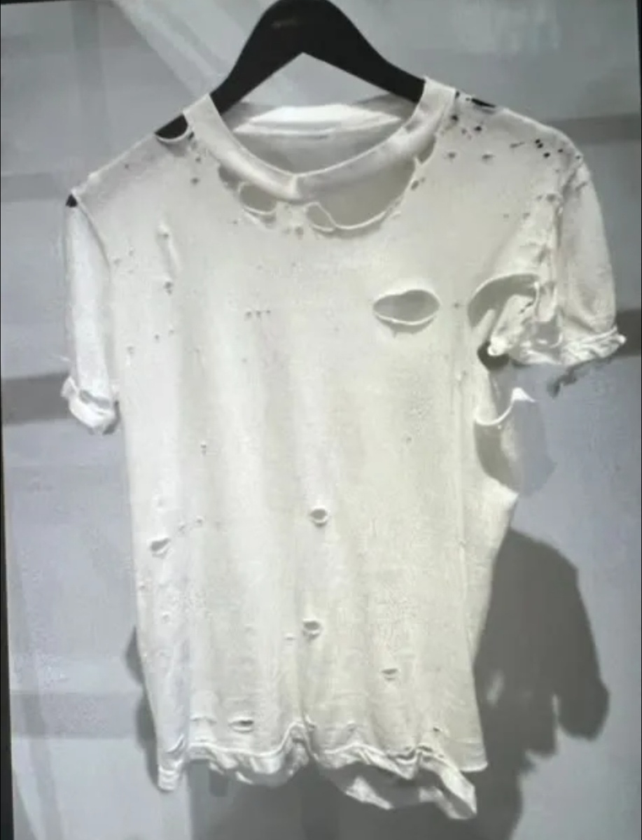 Зачем выкидывать???? Чуть-чуть подшить да и все! 