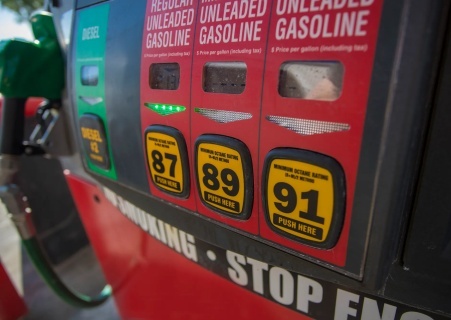    Bloomberg связывает рост цен на топливо в США с ударами по российским НПЗ и санкциями