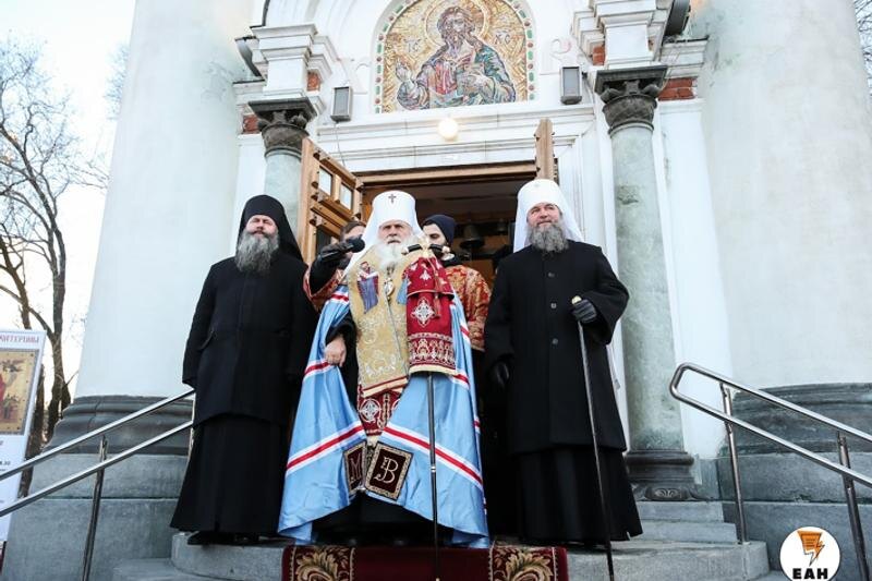    Священники