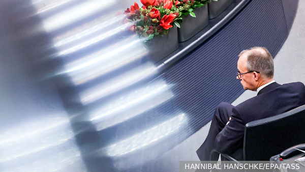     Фото: HANNIBAL HANSCHKE/EPA/TASS   
 Текст: Алексей Дегтярев