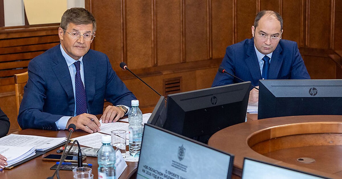 Председатель комитета по строительству, жилищно-коммунальному комплексу и тарифам Олег Подойма и его заместитель Антон Тыртышный.