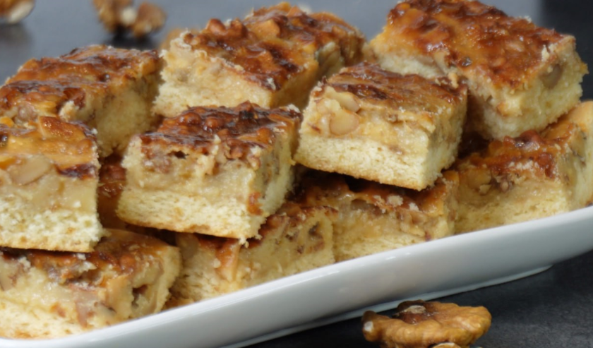 Противень пустеет моментально. Этот пирог со сгущенкой просит каждый, кто его попробовал. Готовится быстрее, чем доставляют пиццу.