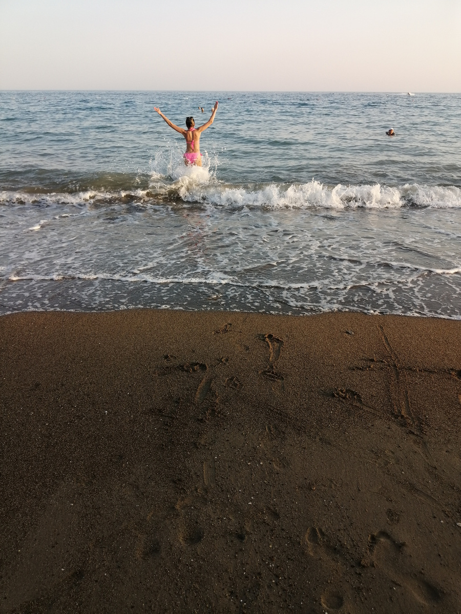 Прекрасное Средиземное море. Встречи с ним ежегодно ждут тысячи людей