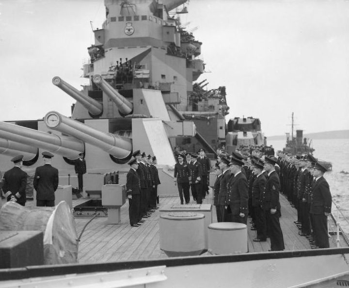 Король на линкоре «Howe ». 1945 г. https://wwii.space/