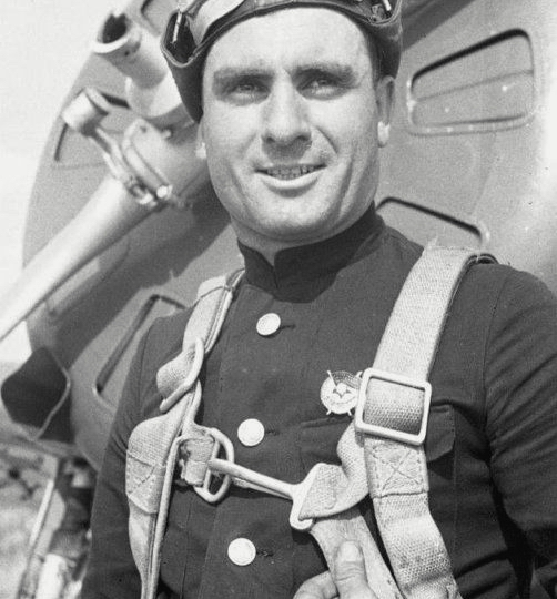 Всего за два с половиной месяца боев он сбил 11 самолетов врага! Герой 1941 года летчик Петр Бринько