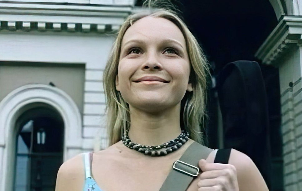 на фото Елена Великанова в кинокартине "Попса"