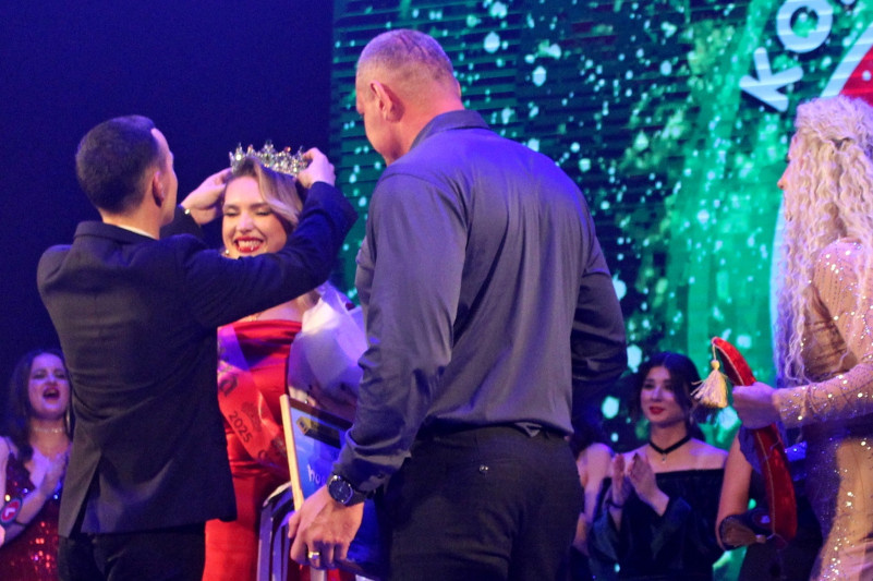    Корону - победительнице! (фото: Сергей Пехтелев)