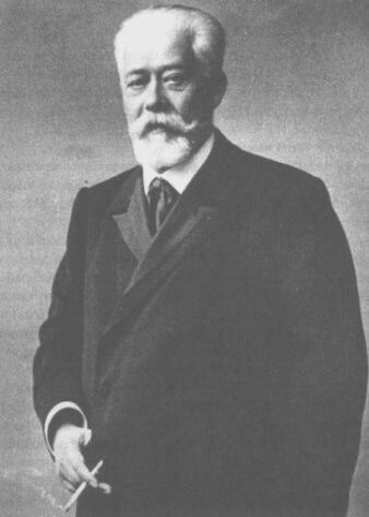 Дед Симонова князь Леонид Николаевич Оболенский.