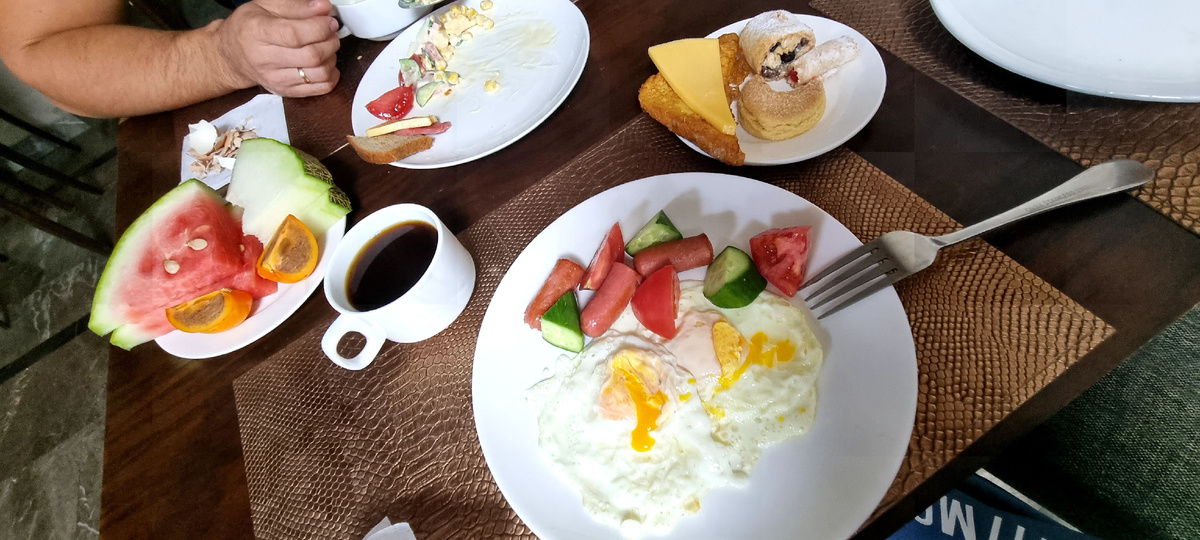 снова попрсила пожарить яйца)