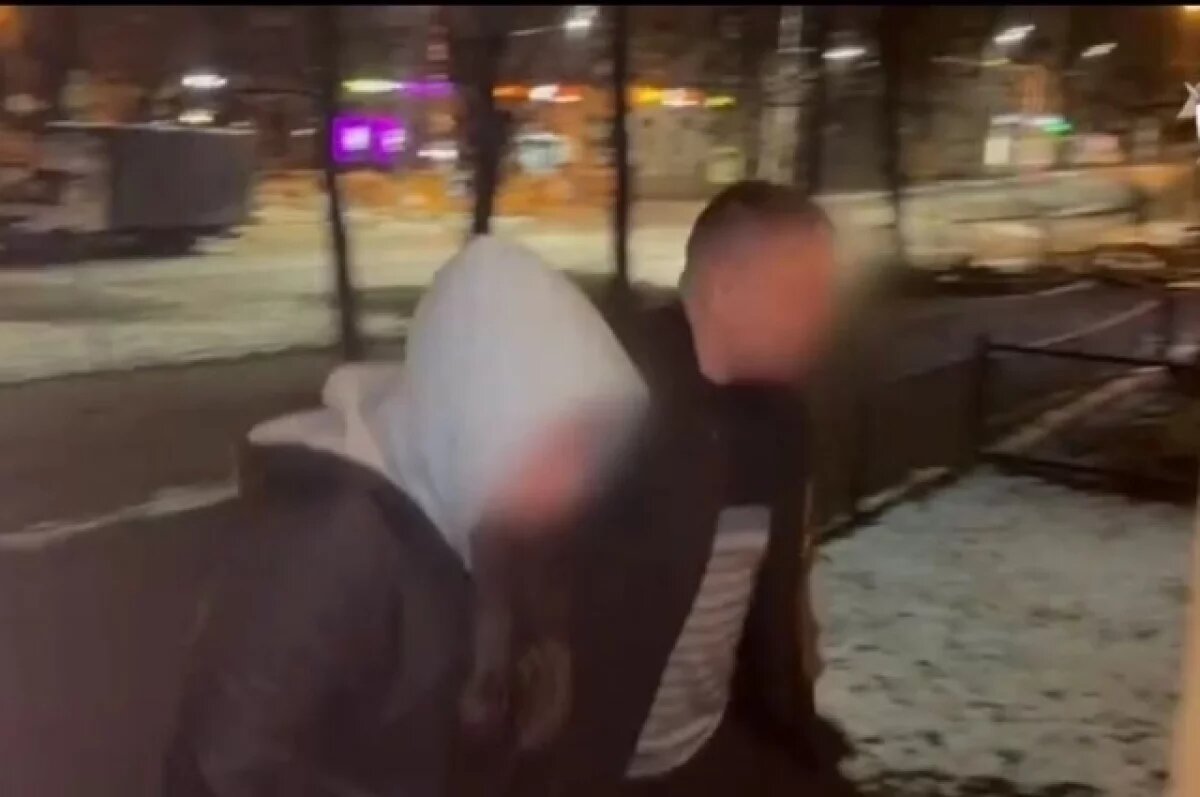    СК показал видео задержания в Балашихе матери за убийство 6-летнего сына