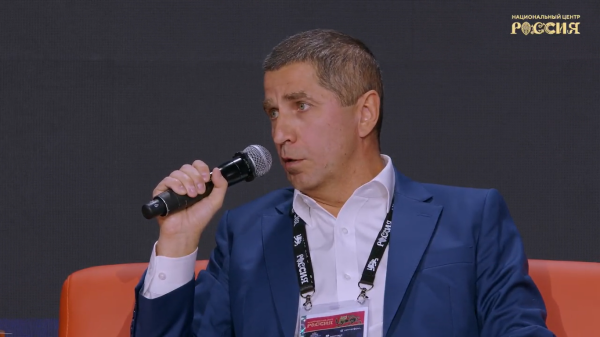 Фо­рум "Циф­ро­вые ре­шения". Тех­ни­чес­кий ди­рек­тор Т2 Алек­сей Дмит­риев (фо­то ComNews)