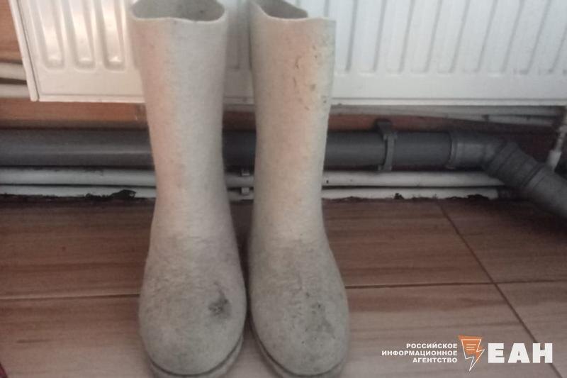    Валенки у батареи