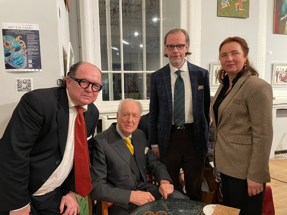 Преемственность поколений, слева направо: Август Котляр (60 лет), князь Никита Лобанов-Ростовский (90 лет), писатель Андрей Маруденко (50 лет), музыкант Наталия Котляр. Ноябрь 2025