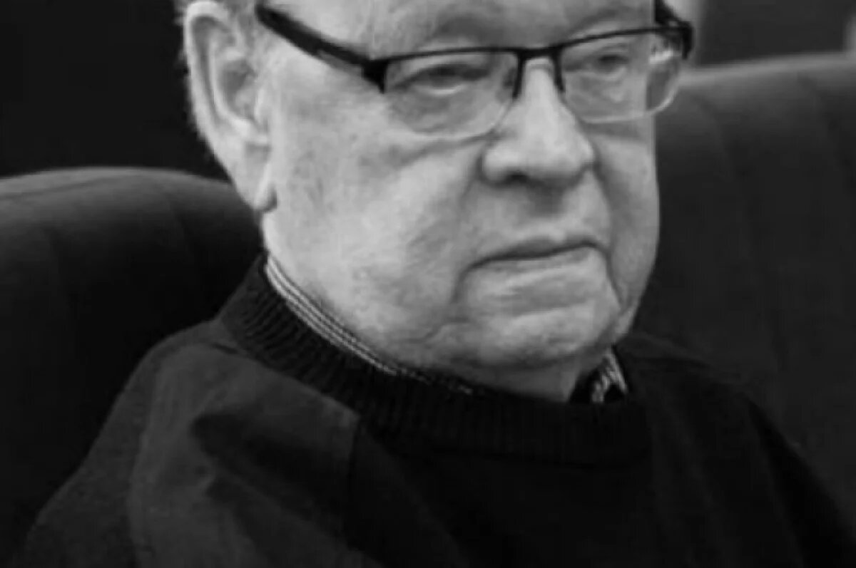    Владимир Агалаков был удостоен звания Заслуженного врача России.