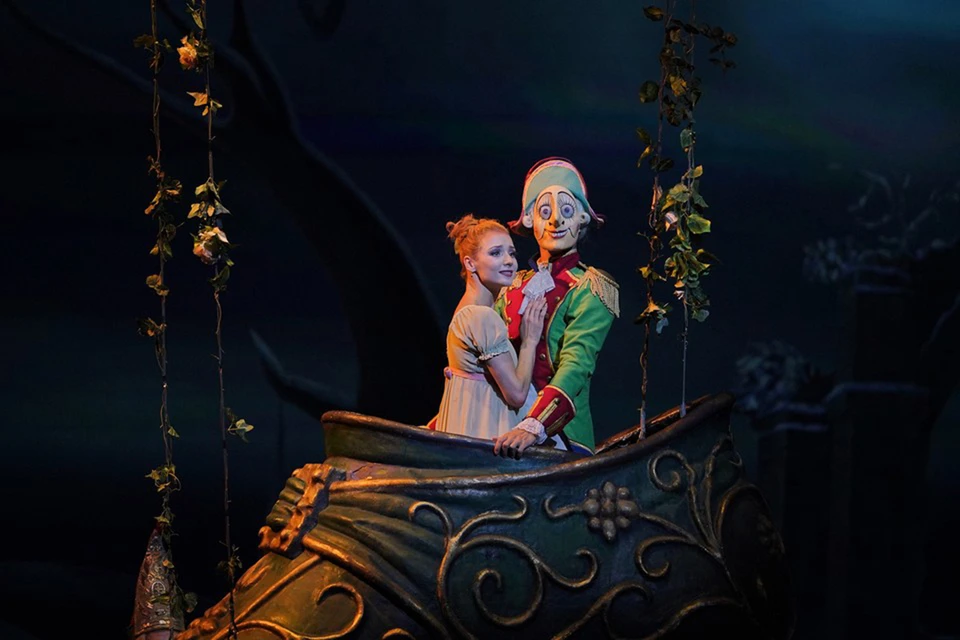 "Щелкунчик", по традиции, - самый модный и популярный спектакль в зимний сезон. Фото: сайт Мариинского театра.