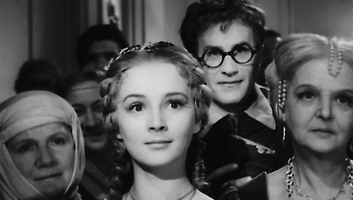 Кадр из фильма «Укрощение строптивой» (1961). Скриншот. В роли Бьянки - Ольга Красина.