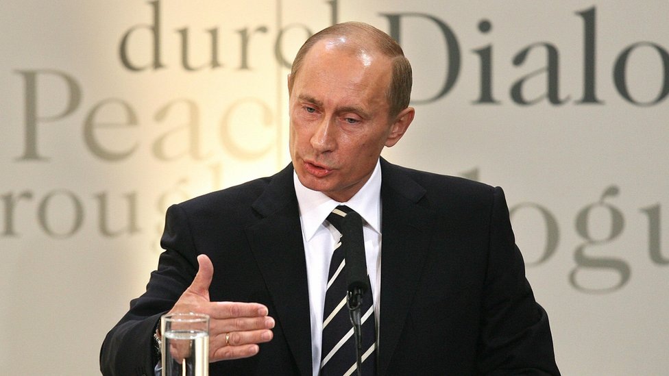 Президент России Владимир Владимирович Путин на конференции в Мюнхене 2007 года.