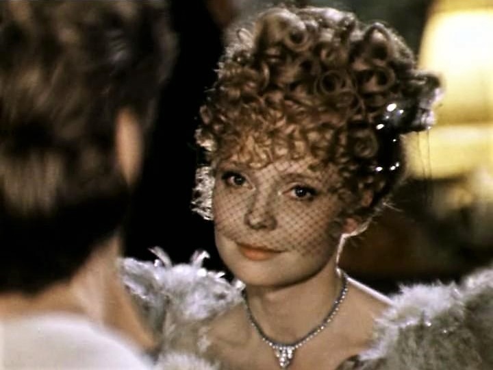 Наряды провинциальной кокотки, жуткие кудряшки и взгляд мороженого тунца. Почему я не люблю Наталию Белохвостикову в этом популярном фильме