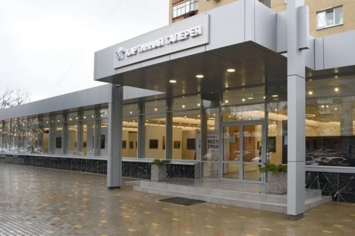    В Майкопе открылась выставка народного художника Адыгеи Рамазана Хуажева