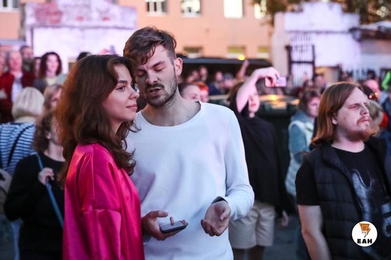    Молодая пара