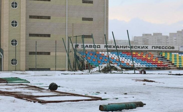 Строительство дома рядом со стадионом "Коммунальщик" в Барнауле. Фото: amic.ru