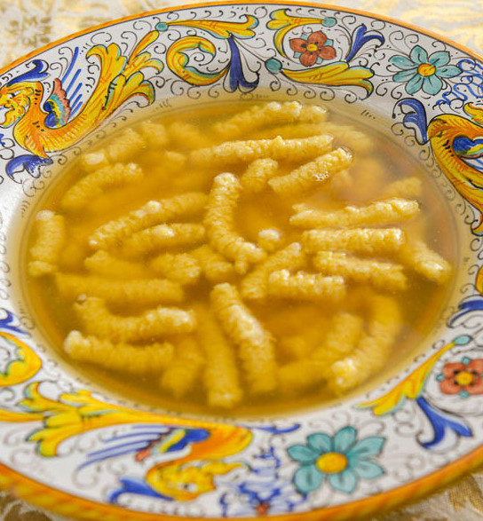 Готовое блюдо в тарелке