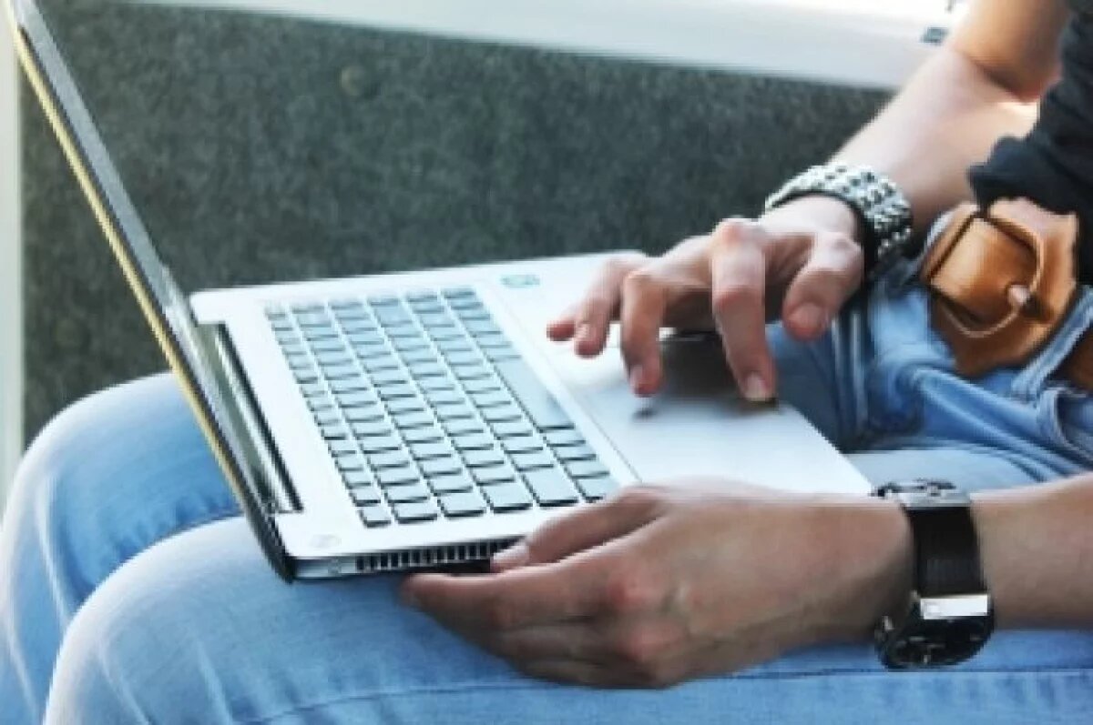    Житель Алтая лишился 1,5 млн рублей после знакомства с девушкой в сети