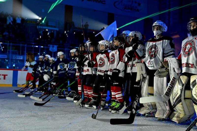    Фото предоставлено фондом «Дети России». Дети-хоккеисты