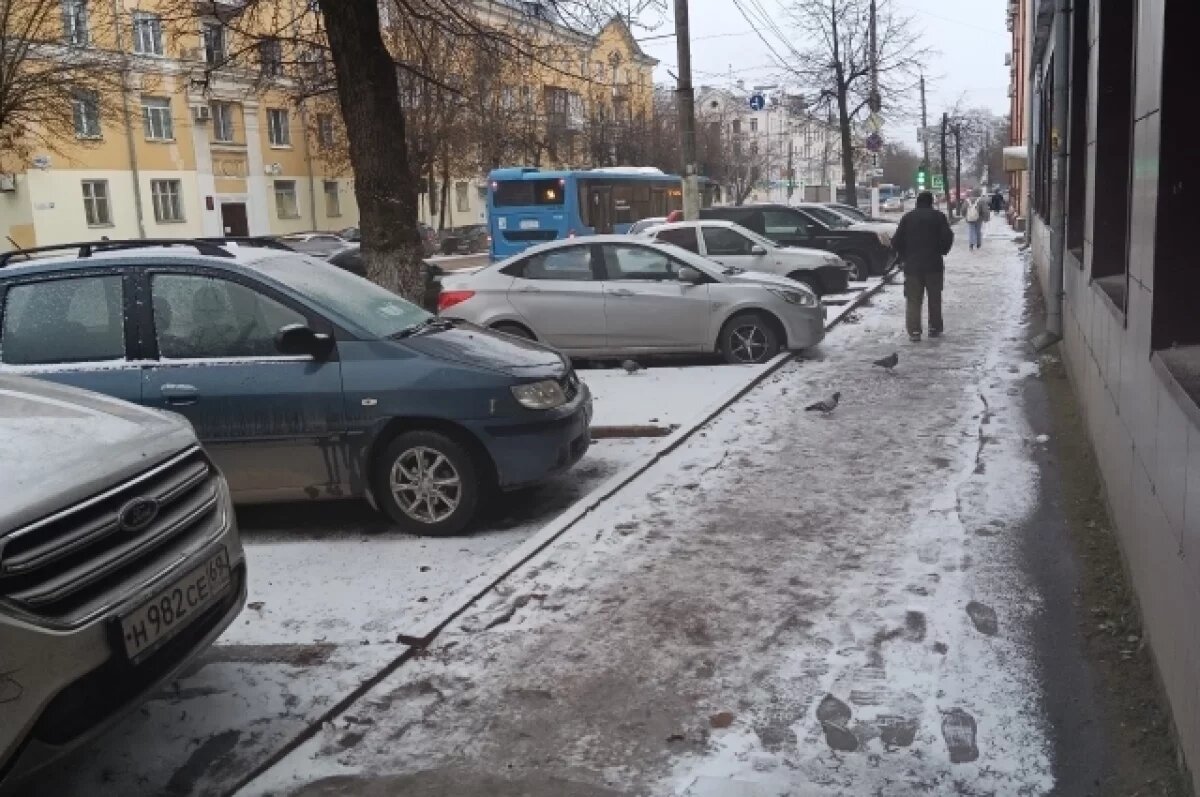    Жители Твери жалуются на обледенелые тротуары