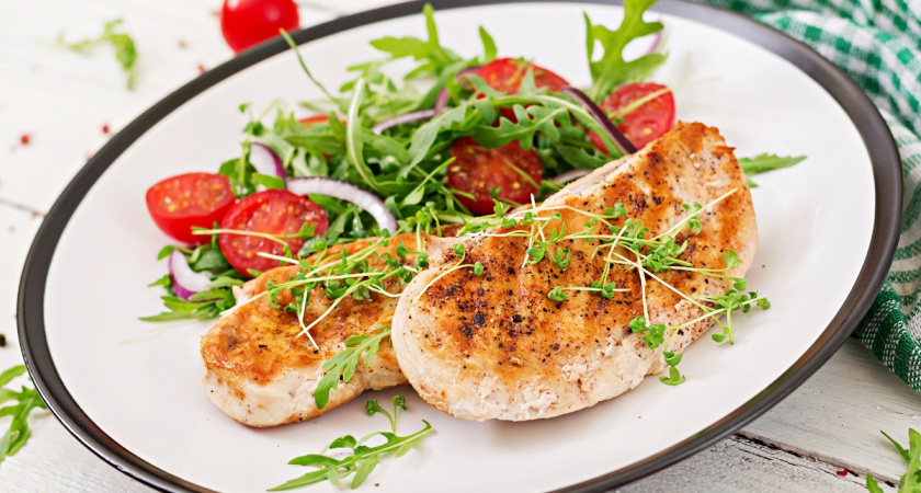    Не верила, что из куриного филе и лука можно сделать шедевр, пока не попробовала - блюдо достойное новогоднего стола