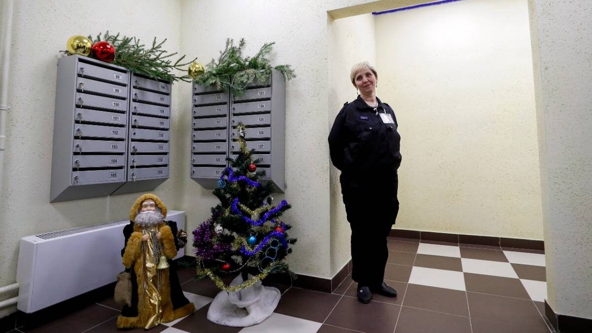    Украшенный к Новому году жилой дом в Бабушкинском районе, построенный по программе реновации / Фото: Сергей Савостьянов / ТАСС